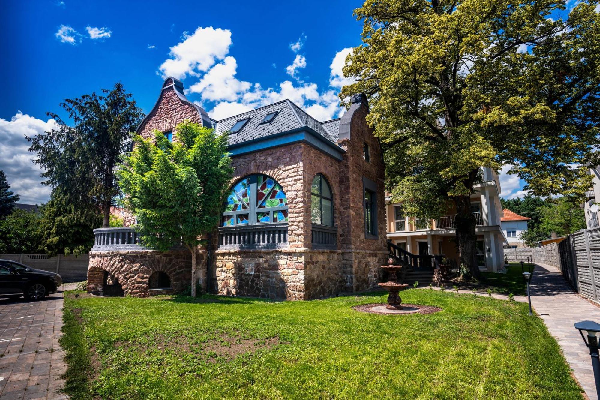 Voeroesko Villa -Elnoeki Szauna Es Jakuzzi Hasznalattal Balatonalmádi Exterior foto